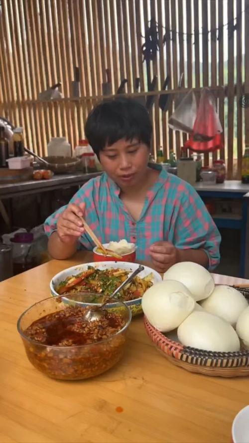 娱乐吃瓜酱爬泰山,攀登泰山，记录非凡之旅